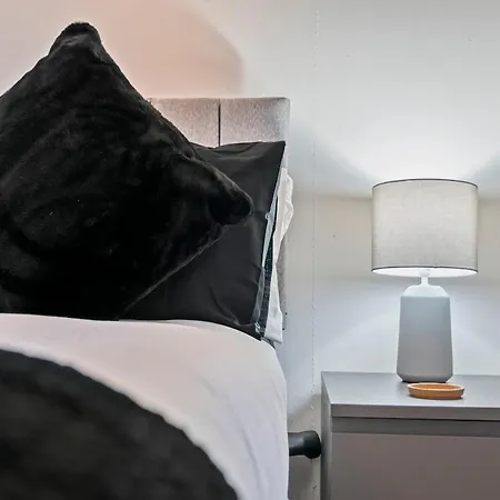 Apartment Luxury Centre - Balcony - Sleeps 8 Leeds (West Yorkshire)