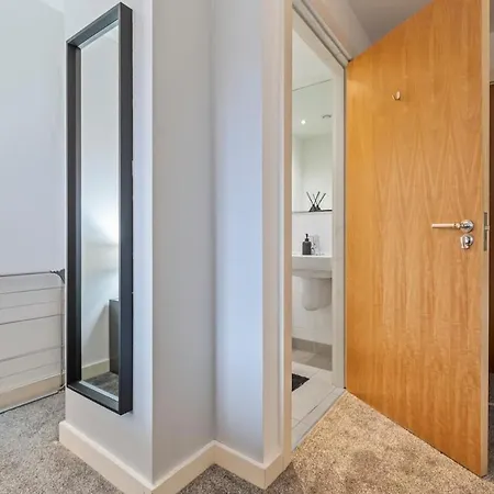 Luxury Centre - Balcony - Sleeps 8