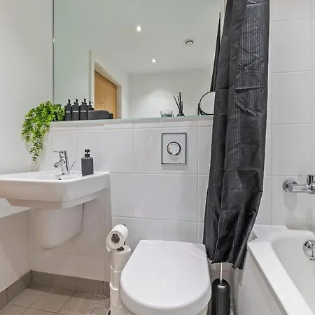 Luxury Centre - Balcony - Sleeps 8 *