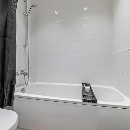 Luxury Centre - Balcony - Sleeps 8 Apartment Leeds (West Yorkshire)