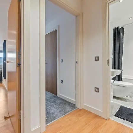 Luxury Centre - Balcony - Sleeps 8 *